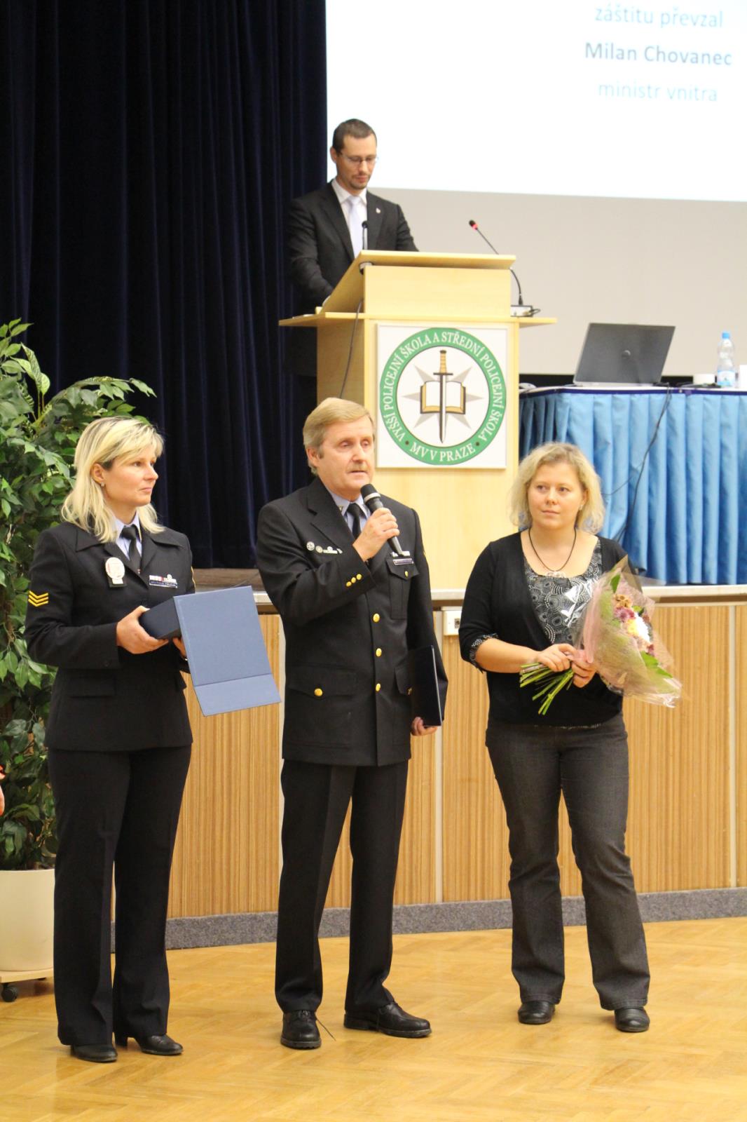 Brno 2. Zástupci MP Brno P.Kubišová, L.Fiala a manažerka P. Tichá.JPG