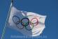 f_04 Nad olympijskou vesnicí vlaje vlajka s pěti kruhy