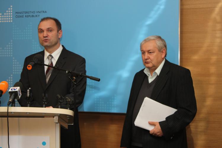 Ministr vnitra Ivan Langer a Václav Henych