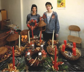 Katka a Katka ze zahradnického oboru představují své výrobky. Foto: Radoslav Bernat.