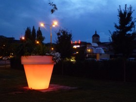 Svítící květník ve Strakonicích. Foto: Ivana Jungová. 