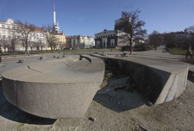 Fontána Sjednocení Evropy na náměstí Jiřího z Poděbrad na Praze 3 od Petra Šedivého. Foto: Radoslav Bernat.